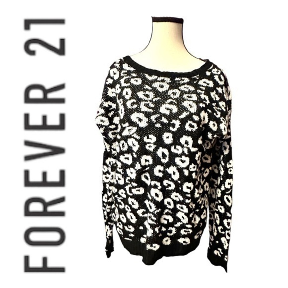 Women’s F21 Forever 21 Medium Black & White Cheetah Knit Sweater